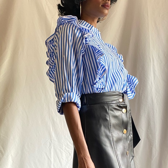 Brand new Stripped top with ruffles in the front - Picture 3 of 3